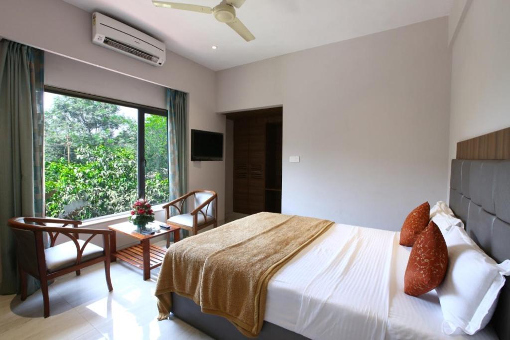 Lake View Resort Lonavala Kültér fotó