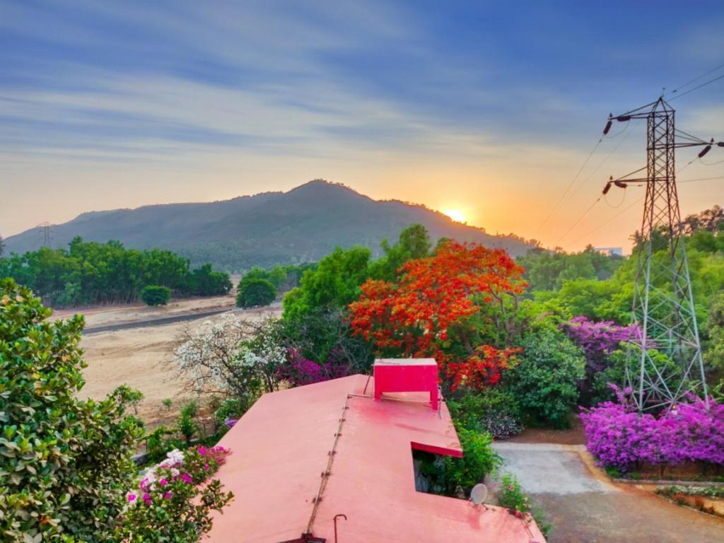 Lake View Resort Lonavala Kültér fotó