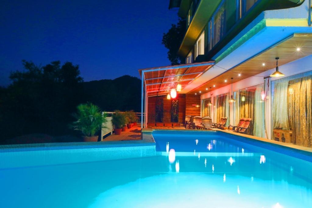 Lake View Resort Lonavala Kültér fotó