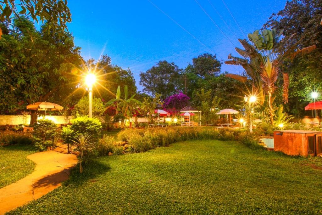 Lake View Resort Lonavala Kültér fotó