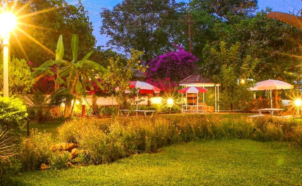 Lake View Resort Lonavala Kültér fotó