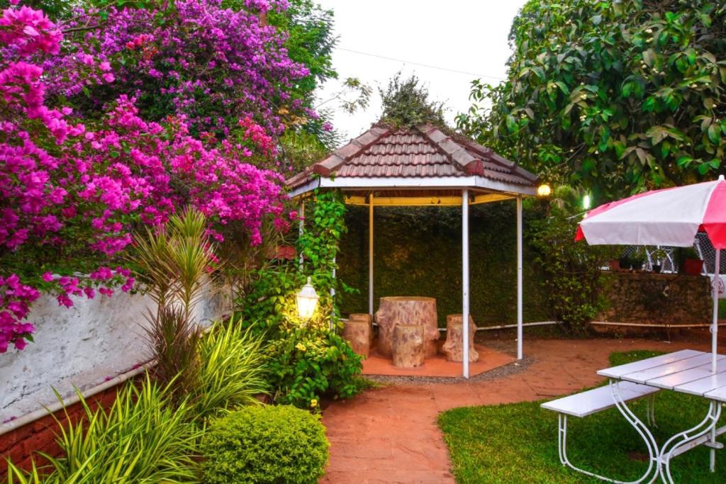Lake View Resort Lonavala Kültér fotó