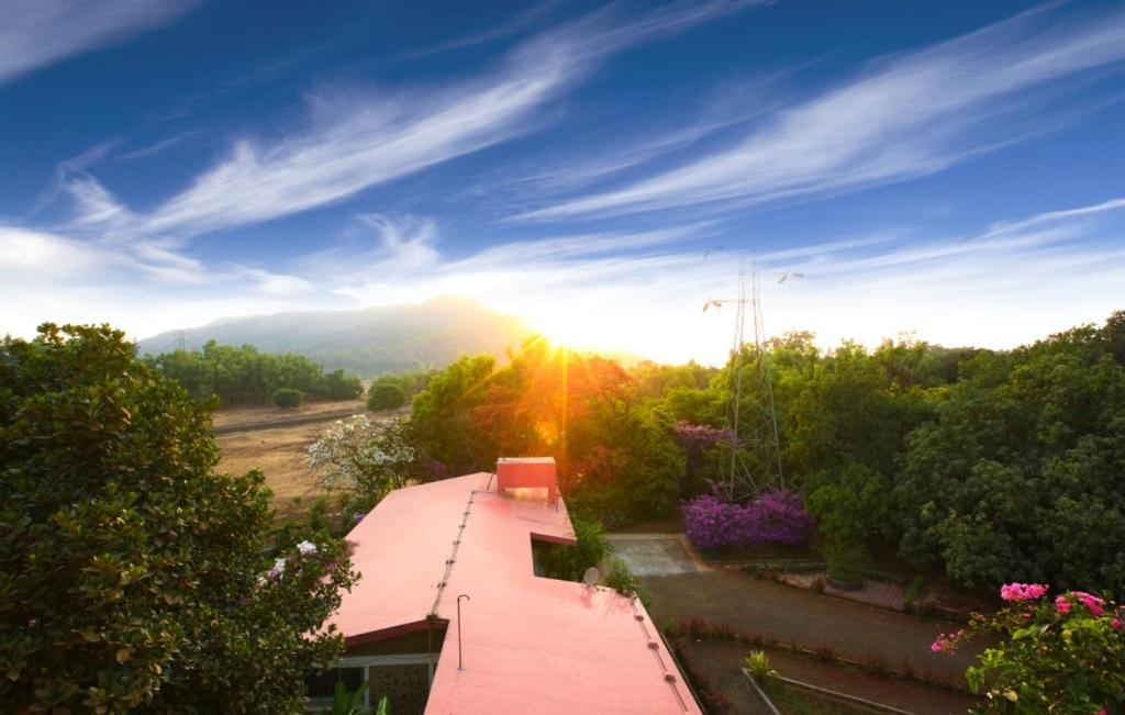 Lake View Resort Lonavala Kültér fotó