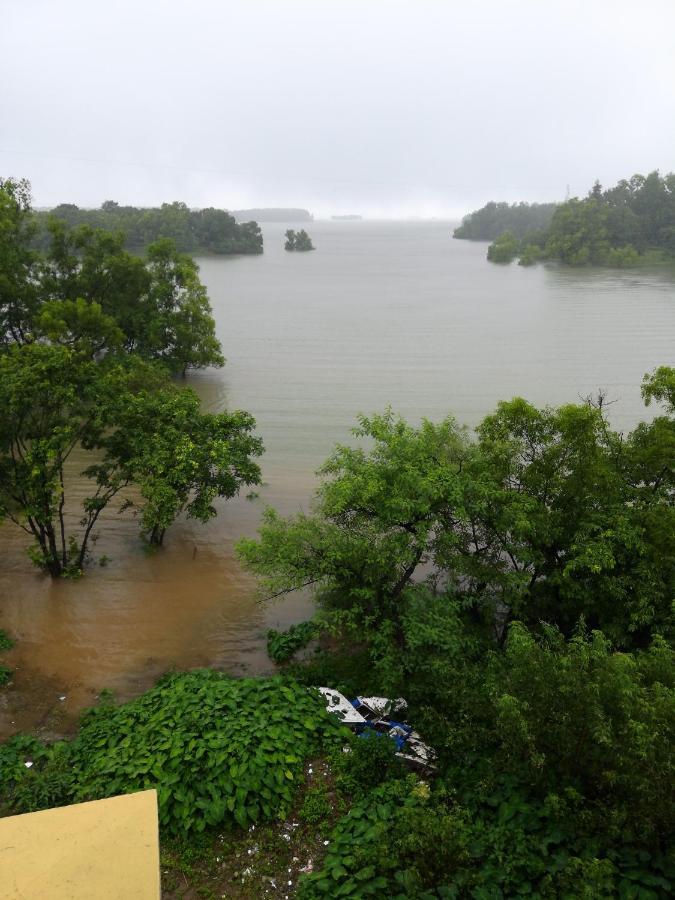 Lake View Resort Lonavala Kültér fotó