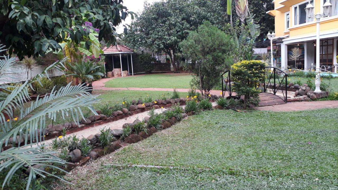 Lake View Resort Lonavala Kültér fotó